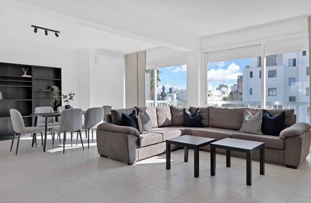 Phaedrus Living: Romanou Modern City Center Flat