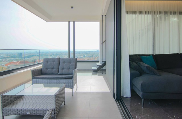 Phaedrus Living: Sea View Anna Residence 302
