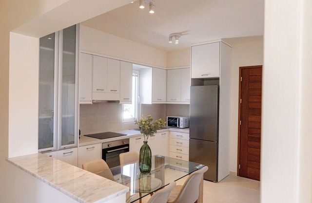 Phaedrus Living: Seaside Thalassa Cretan 101