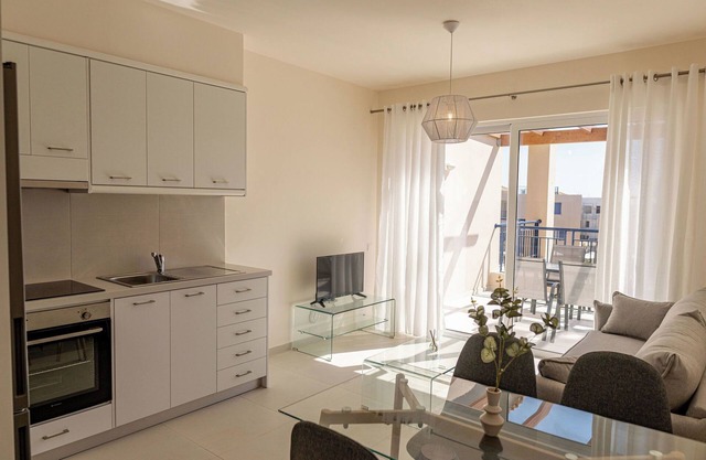 Phaedrus Living: Seaside Thalassa Cretan 202