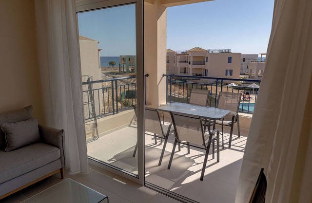 Phaedrus Living: Seaside Thalassa Cretan 203