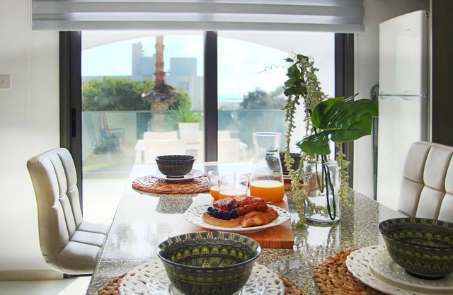 Phaedrus Living: Seaside Luxury Flat Natalia 102