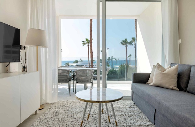 Phaedrus Living: Seaview Luxury Flat Limnaria 150
