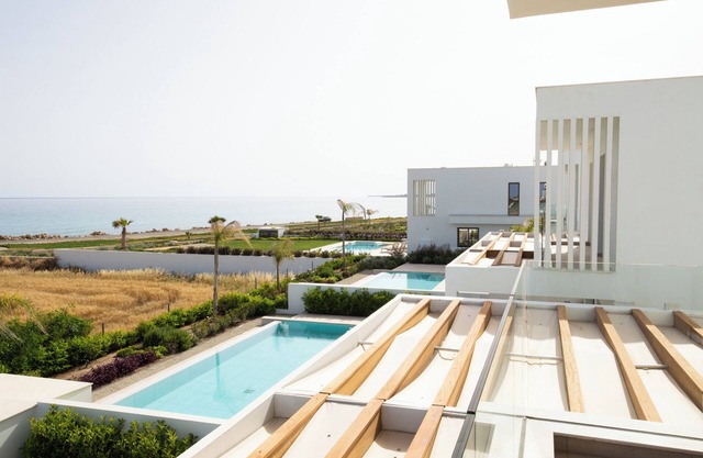 Phaedrus Living: Serenity Waves Villas No.8