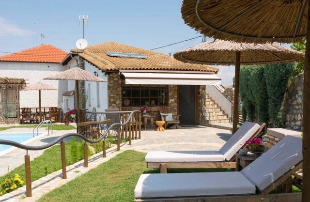 Philippos: Your Secluded Getaway with Pool