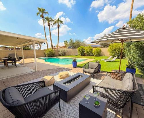 Phoenix Retreat Family Pool Fire Pit Golf