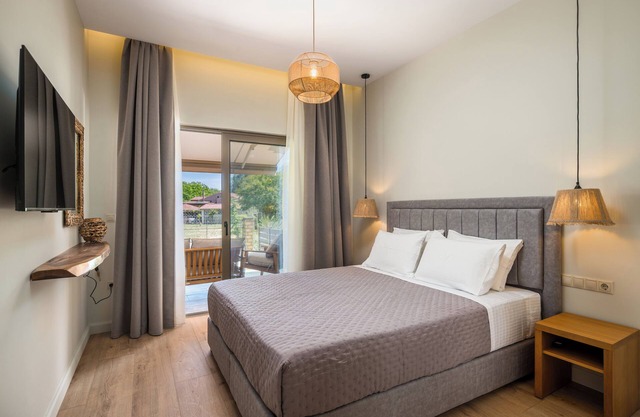 Phos Elegant Residences by Konnect, 400m to the beach