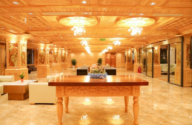 Phu Long Tam Ky Hotel & Restaurant