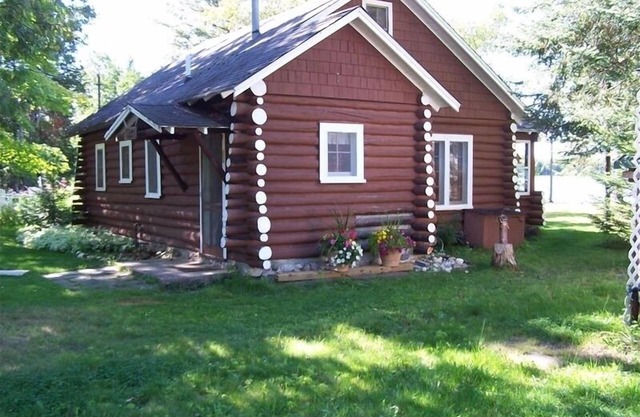 Pickerel Lake - Cabin Lakefront Log