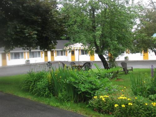 Picket Fence Motel