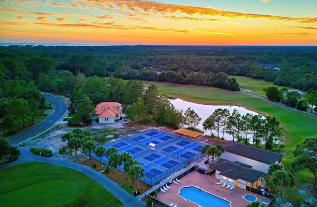 Pickleball and Pool Paradise 2b/2b