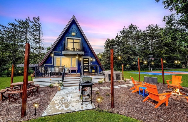 Pickleball + Hot Tub | Luxe A-Frame Escape