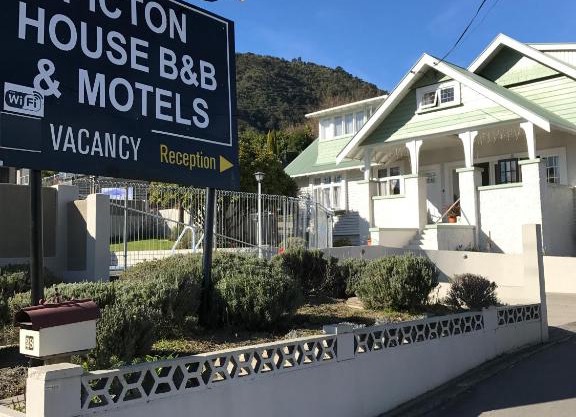 Picton House B&B and Motel