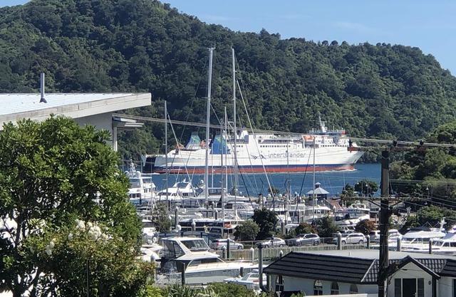 Picton~marina views large 2 storey 5 bedroom short stroll to town and foreshore