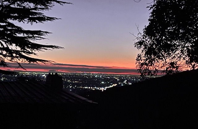 Picturesque home away from home, in the hills. Escape to nature!