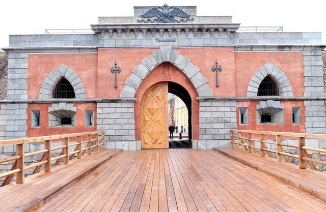 Picturesque apartment into antique fortress