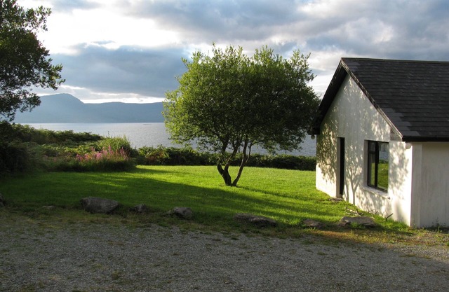 Picturesque, Cozy Stay on Bantry Bay, Access to Private Beach