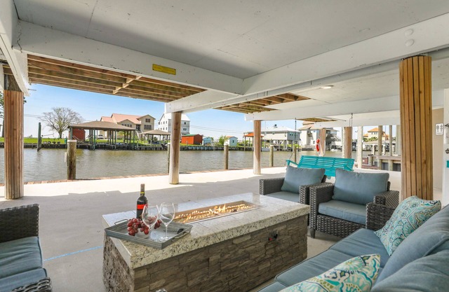 Picturesque Lake house 20 minutes from New Orleans. . . Superbowl. .. Mardi Gras
