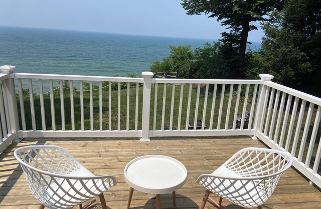 picturesque Lake Michigan retreat-Lake front with private beach!