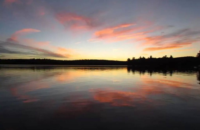 Picturesque Lakeside Bunkhouse in Maine