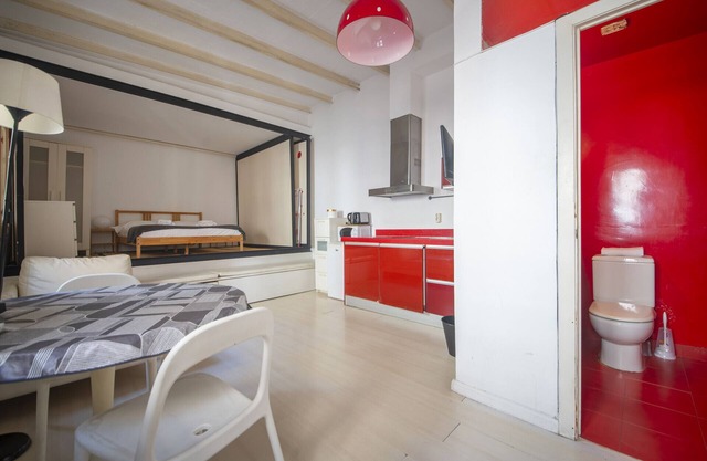 Pied-a-terre en el centro de Barcelona a 100m de la playa.