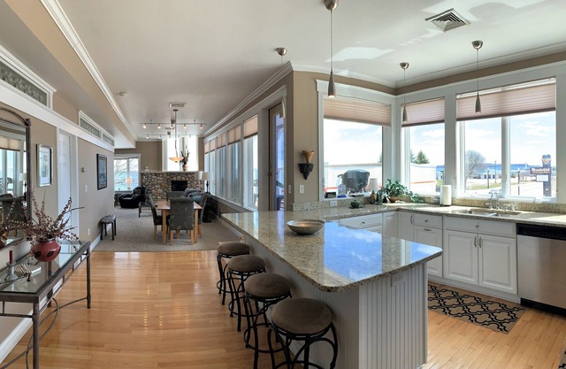 Pier Harbor Condo # 2-Downtown