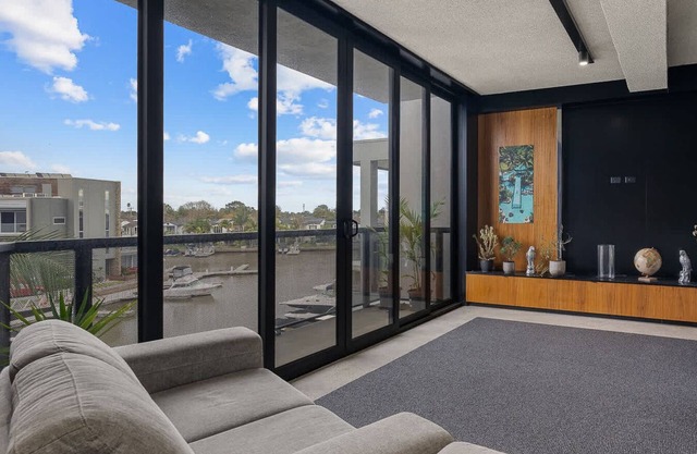 Pier One Luxe Riverside Living