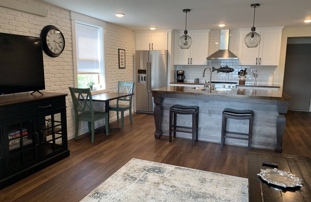Pier4 Suites - The Sea Star in the center of Downtown