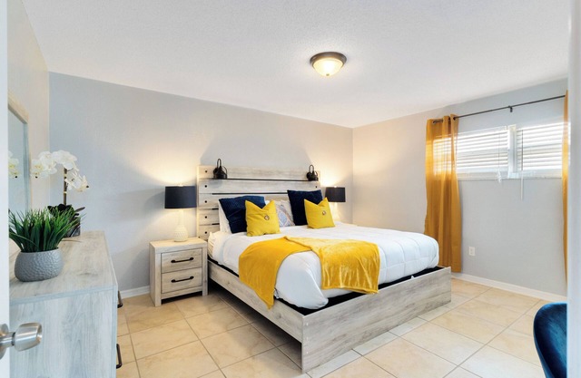 Pierview* Walk to the beach, Pool, BBQ, Gym, Games