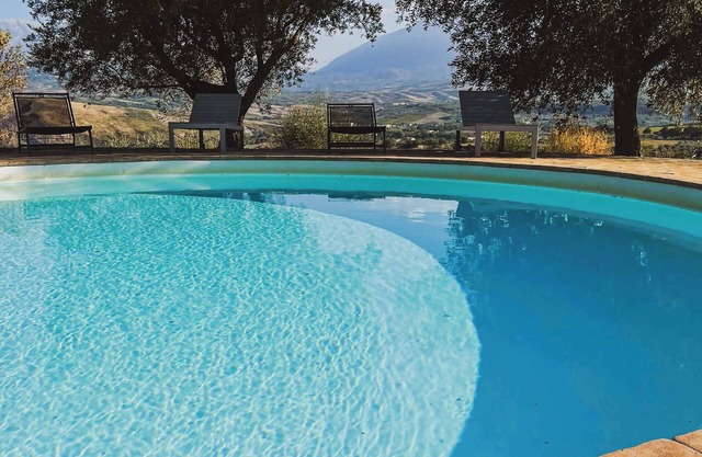Pietra Pizzuta, Country House "Gran Sasso" in the heart of Abruzzo. 1 pool