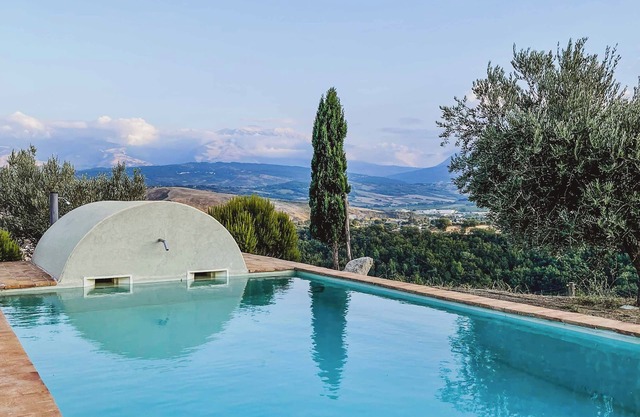 Pietra Pizzuta Country House "Castello" in the heart of Abruzzo. 1 pool