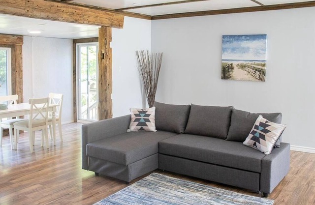 Pigeon's Nest - Affordable 2BR Kawartha Lakes Waterfront Cottage