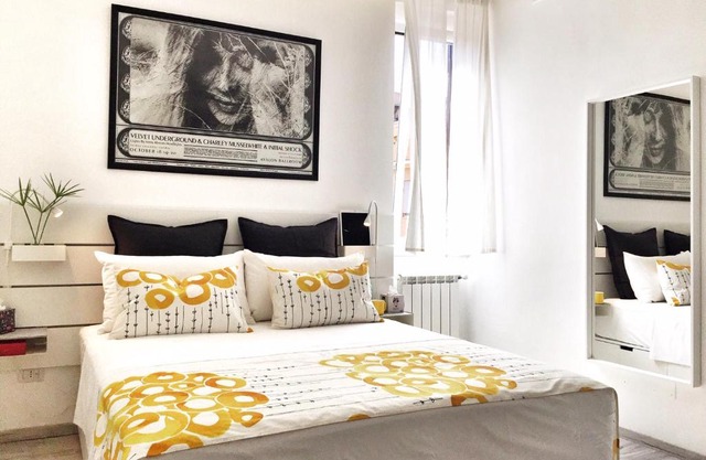 PIGNETO VILLAGE B&B Roma Apartment with Balcony Metro C