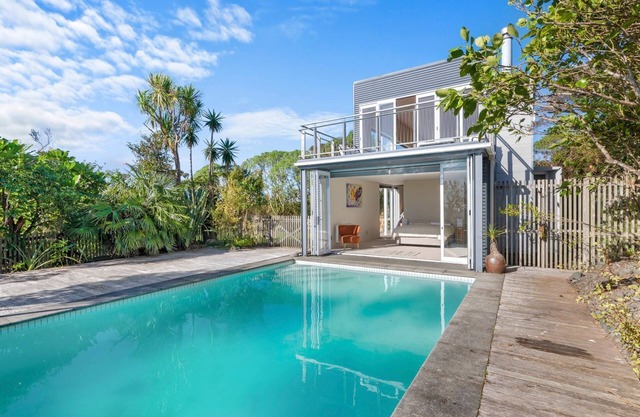 Piha Pool Oasis