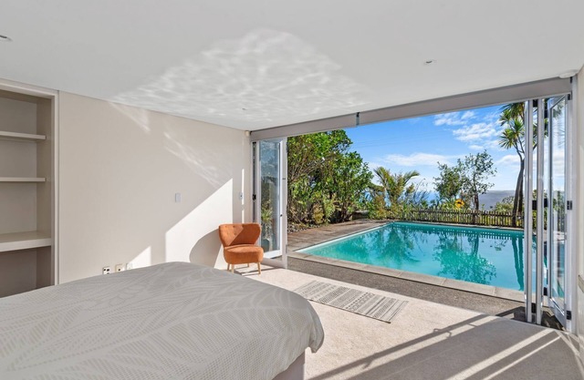 Piha Pool Pad - Contemporary styled home with awesome ocean and coastal views.