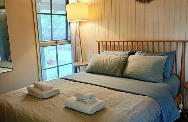 Pillowood Cottage 3 (1Queen+2Twins) & Wood Stove