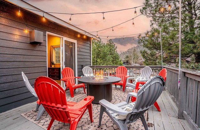Hot Tub | Pool Table | Deck w/ Pilot Butte Views