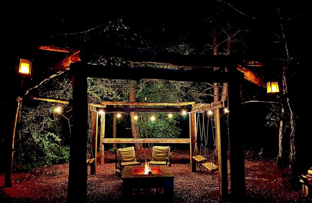 Campfire Swings Under The Stars, Nestled Under The Tall Pines. Pets Welcome!