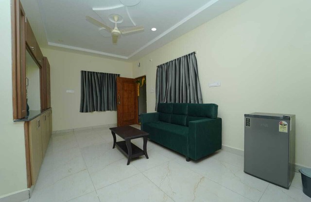 Pinaka Homestay, A charming 2-bedroom flat with AC, WiFi in pleasant Tirupati