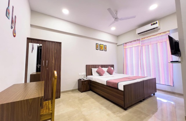 Pinaki Comfort Stay Vile Parle