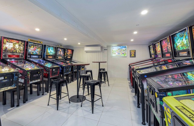 Pinball + Gaming Paradise in Townsville! 5 Minutes from the Airport & Strand