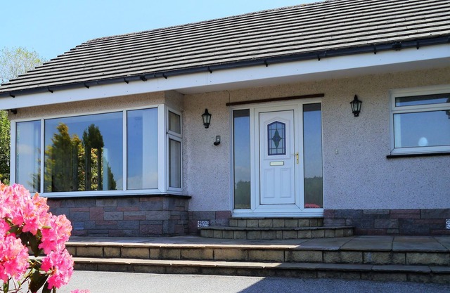 Pine Glen - a bungalow that sleeps 6 guests in 3 bedrooms