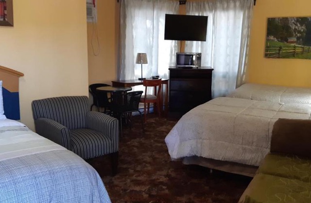 Pine Grove Motel
