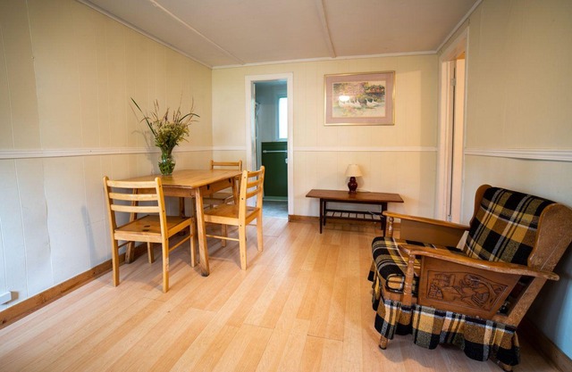 Pine Lake: 2-Bedroom Cottage #4 "Monterey Pine"