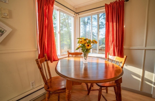 Pine Lake: 2-Bedroom Cottage #3 "Sugar Pine"