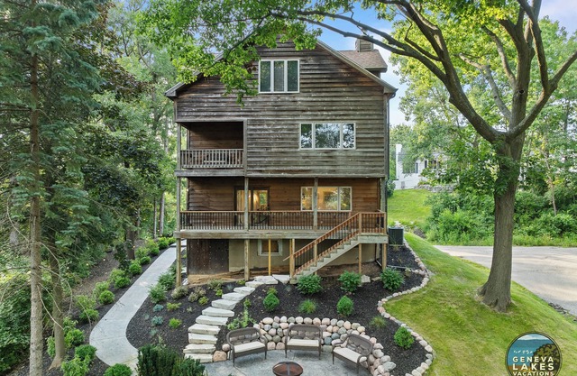 Pine Pointe | Modern | Pier |Lake Mary| Fire Pit| Artsy| Lakehouse| Grill | Walk to Lake
