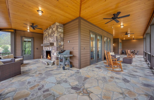 Pine Ridge Villa at Bright's Creek- 2br/2ba Near Tryon, TIEC & Hendersonville