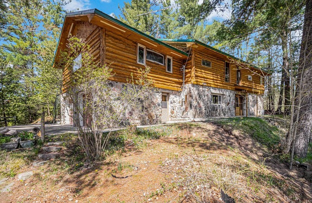 Pine River Lodge - Hiking, Fishing, BBQ, AC, Wifi on over 40 acres