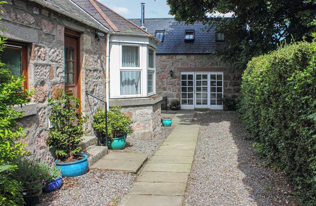 Pine Tree Cottage - UK45925