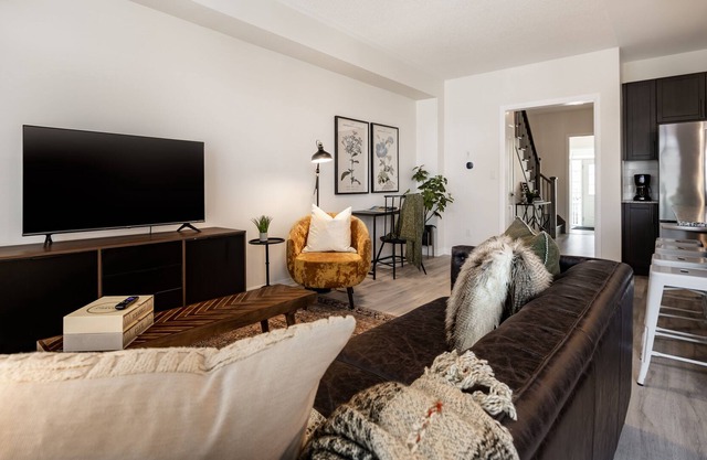 Pine View Row: Luxurious Designer Townhome